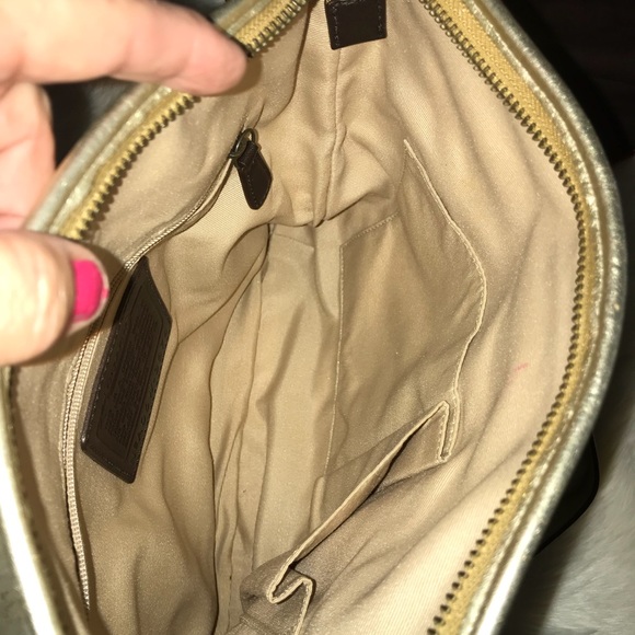 Coach White/Gold Shoulder Bag - Picture 5 of 8